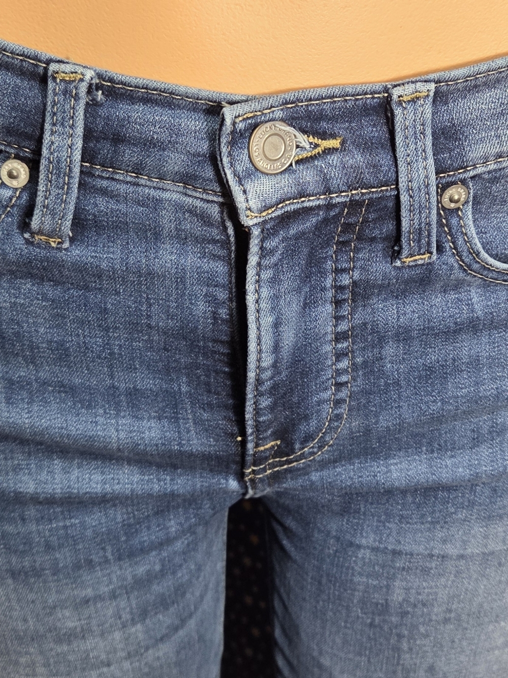 **Lucky Brand Womens Skinny Jeans in Medium Blue Wash** - Picture 3 of 11